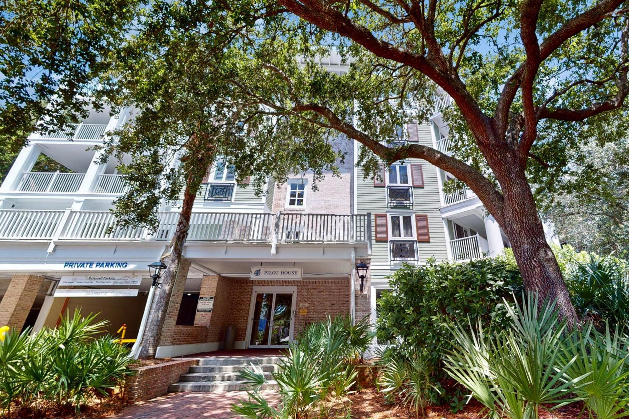 Baytowne Wharf - Pilot House #408 Destin