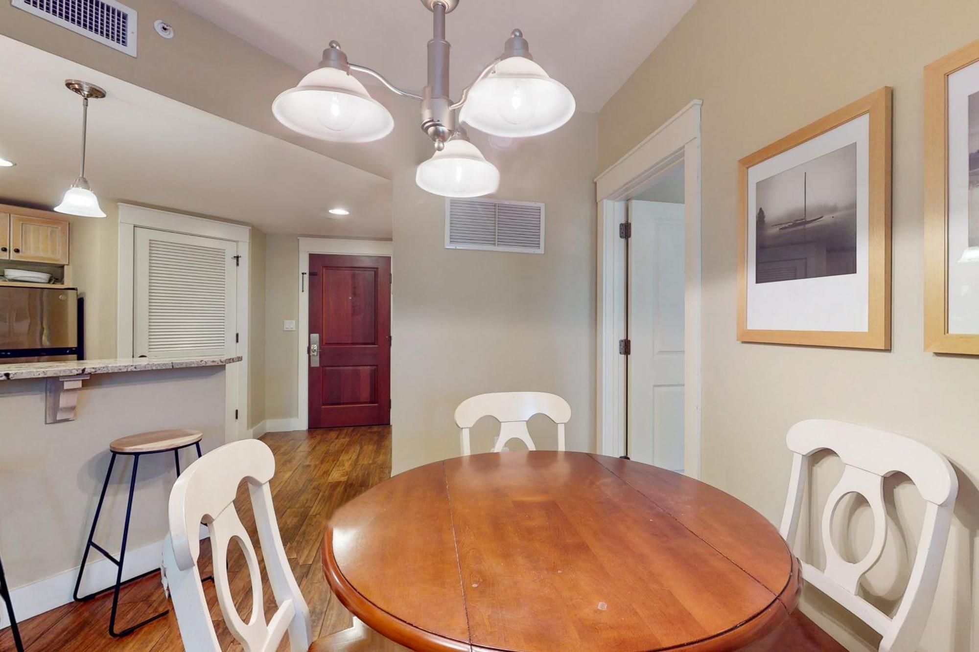 Baytowne Wharf - Pilot House #408 Destin